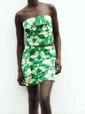 Zara Size Medium Green Patterned Skirt And Top
